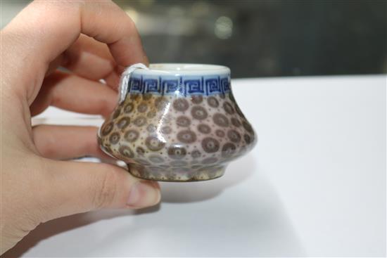 A small Chinese porcelain inkwell height 4cm